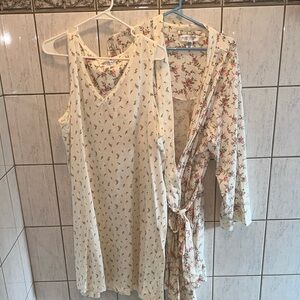 Midnight by Carole Hochman Cream  Floral Tie-Front Robe and Nightgown
